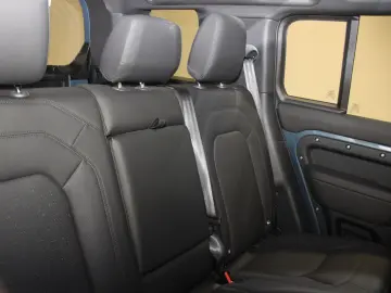 LAND ROVER Defender 110 D300 X-Dynamic SE AHK Pano Head-Up