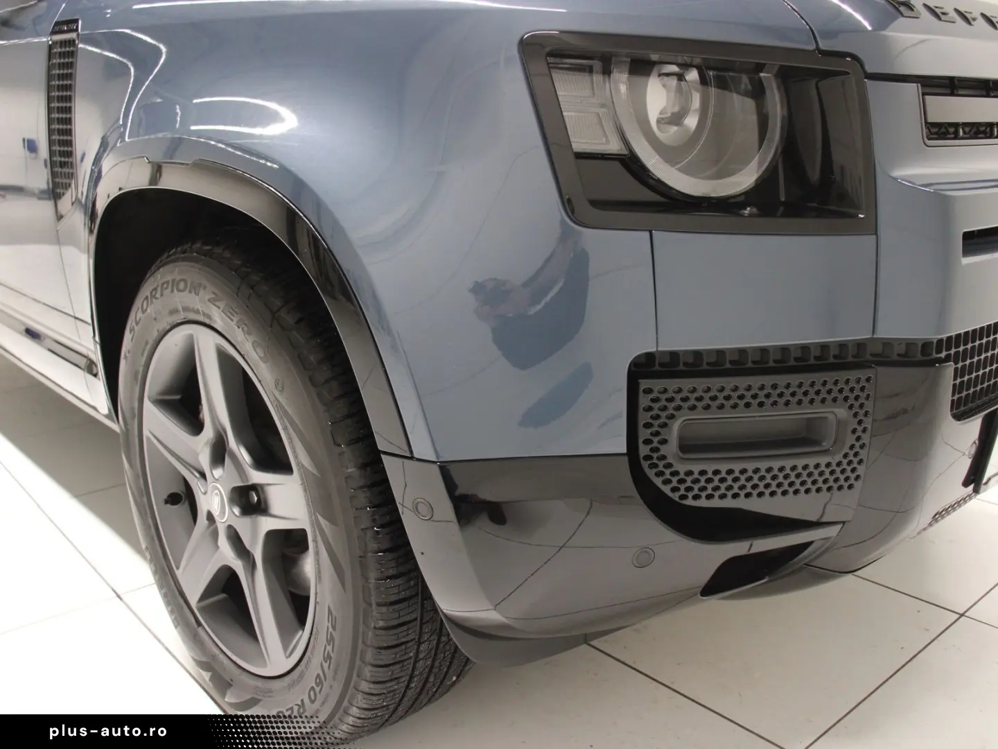 LAND ROVER Defender 110 D300 X-Dynamic SE AHK Pano Head-Up