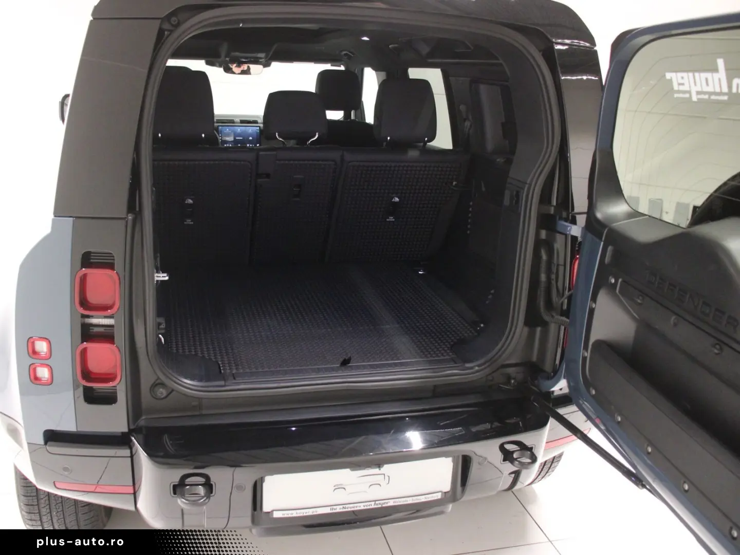 LAND ROVER Defender 110 D300 X-Dynamic SE AHK Pano Head-Up