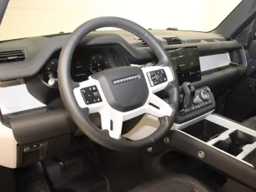 LAND ROVER Defender 110 D300 X-Dynamic SE AHK Pano Head-Up