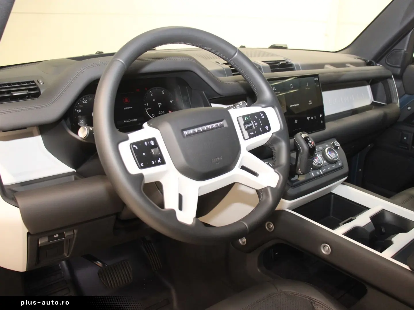 LAND ROVER Defender 110 D300 X-Dynamic SE AHK Pano Head-Up