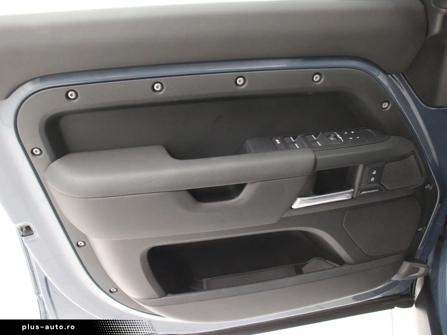 LAND ROVER Defender 110 D300 X-Dynamic SE AHK Pano Head-Up