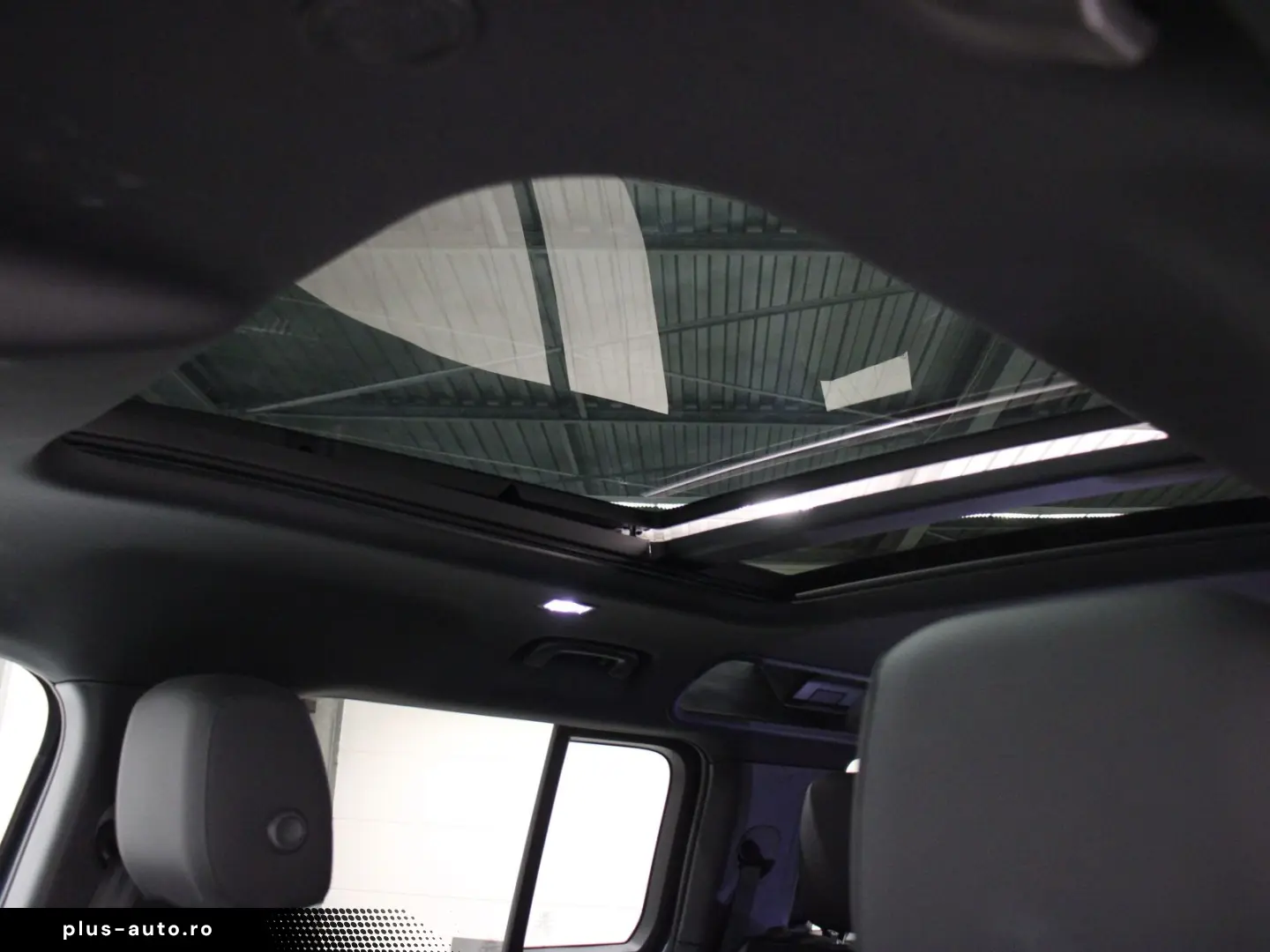 LAND ROVER Defender 110 D300 X-Dynamic SE AHK Pano Head-Up