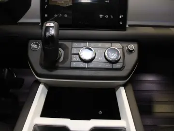 LAND ROVER Defender 110 D300 X-Dynamic SE AHK Pano HUD