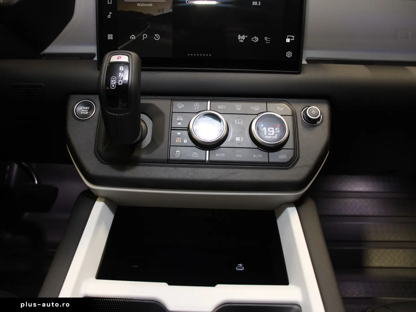 LAND ROVER Defender 110 D300 X-Dynamic SE AHK Pano HUD