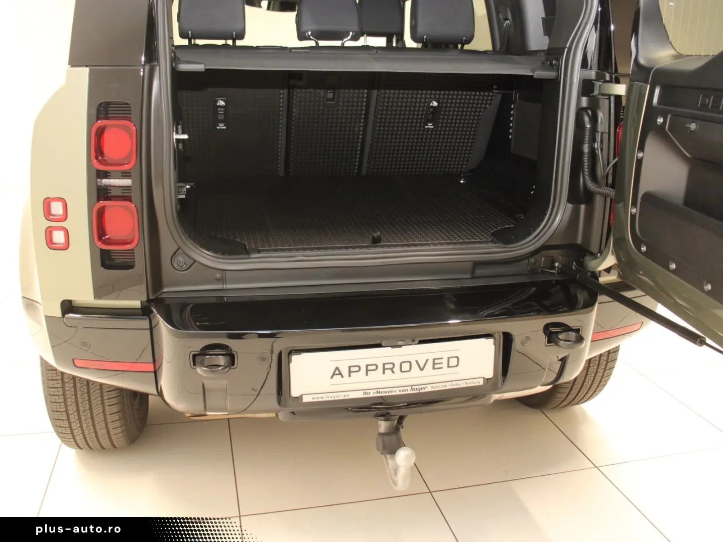 LAND ROVER Defender 110 D300 X-Dynamic SE AHK Pano HUD