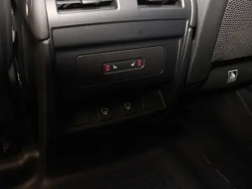 LAND ROVER Defender 110 D300 X-Dynamic SE AHK Pano HUD