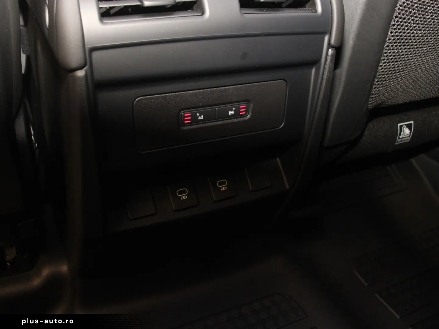 LAND ROVER Defender 110 D300 X-Dynamic SE AHK Pano HUD