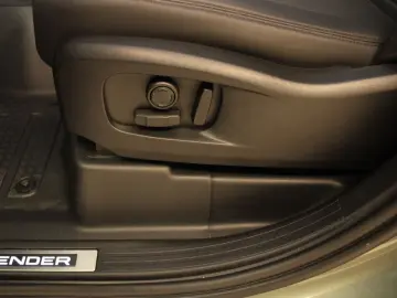 LAND ROVER Defender 110 D300 X-Dynamic SE AHK Pano HUD