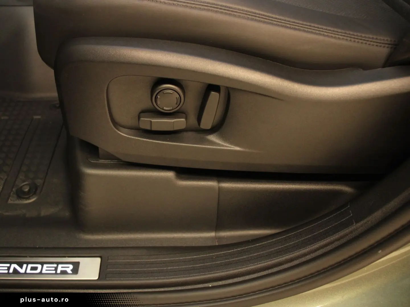 LAND ROVER Defender 110 D300 X-Dynamic SE AHK Pano HUD
