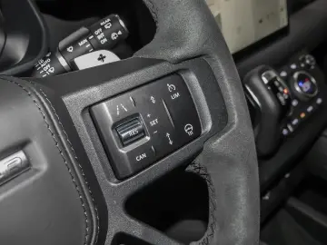 LAND ROVER Defender 110 V8 P525 HUD Luftfederung AD Niveau