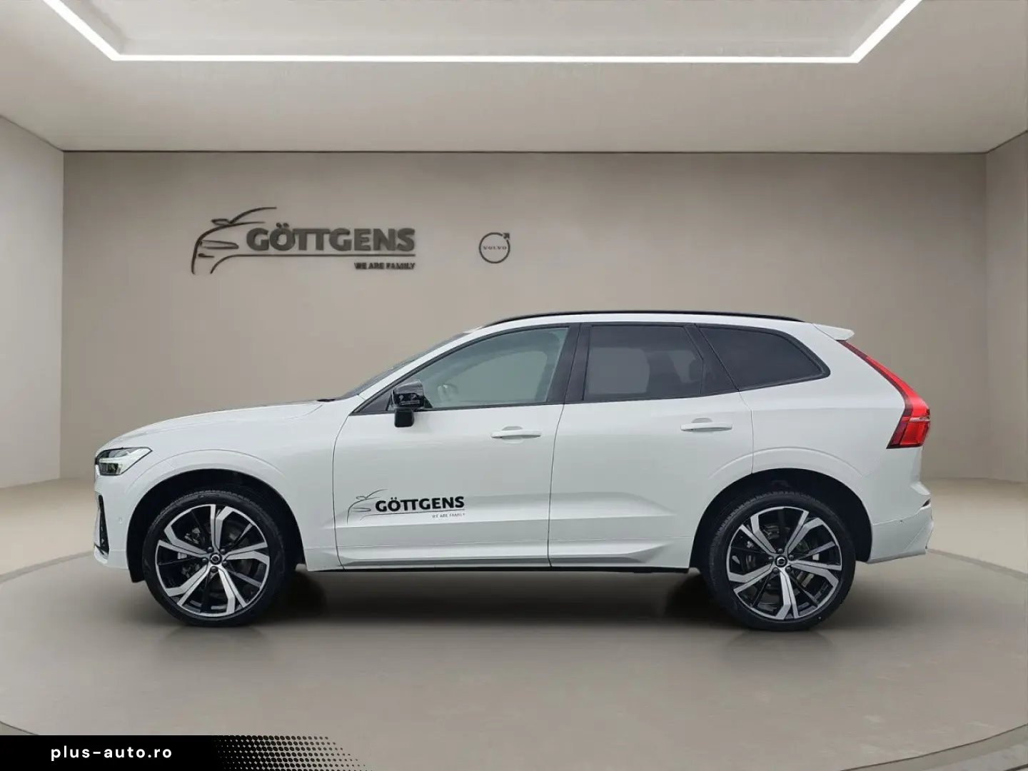 VOLVO XC60 B5 AWD Plus Dark LUFT PANO HUD LM21 360