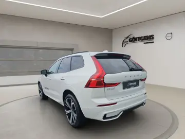 VOLVO XC60 B5 AWD Plus Dark LUFT PANO HUD LM21 360
