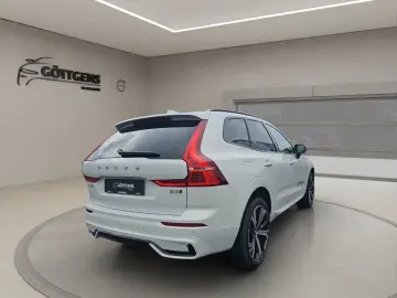 VOLVO XC60 B5 AWD Plus Dark LUFT PANO HUD LM21 360