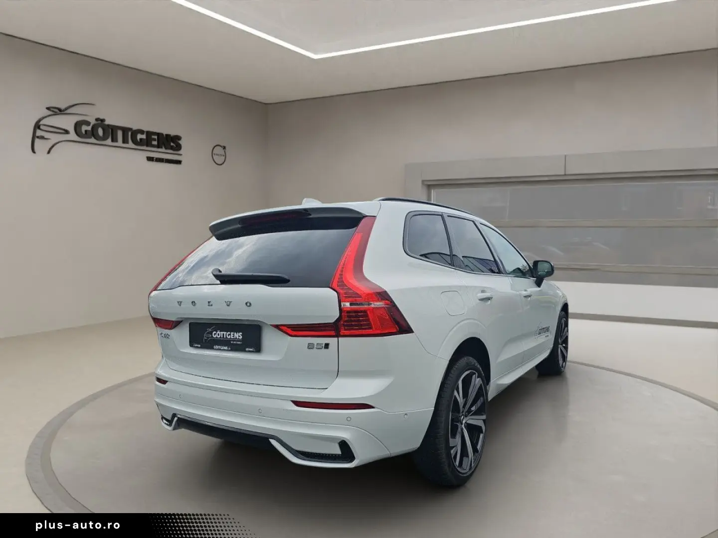 VOLVO XC60 B5 AWD Plus Dark LUFT PANO HUD LM21 360