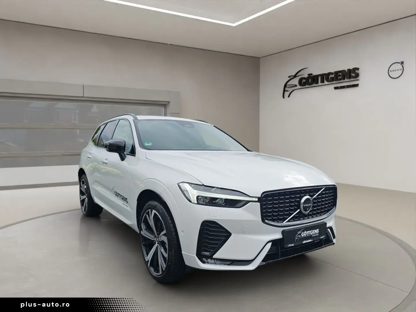 VOLVO XC60 B5 AWD Plus Dark LUFT PANO HUD LM21 360