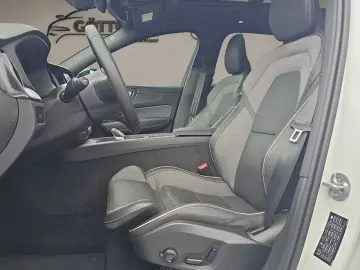 VOLVO XC60 B5 AWD Plus Dark LUFT PANO HUD LM21 360