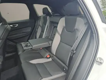 VOLVO XC60 B5 AWD Plus Dark LUFT PANO HUD LM21 360