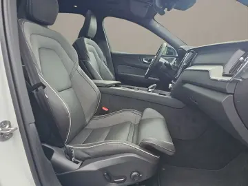 VOLVO XC60 B5 AWD Plus Dark LUFT PANO HUD LM21 360