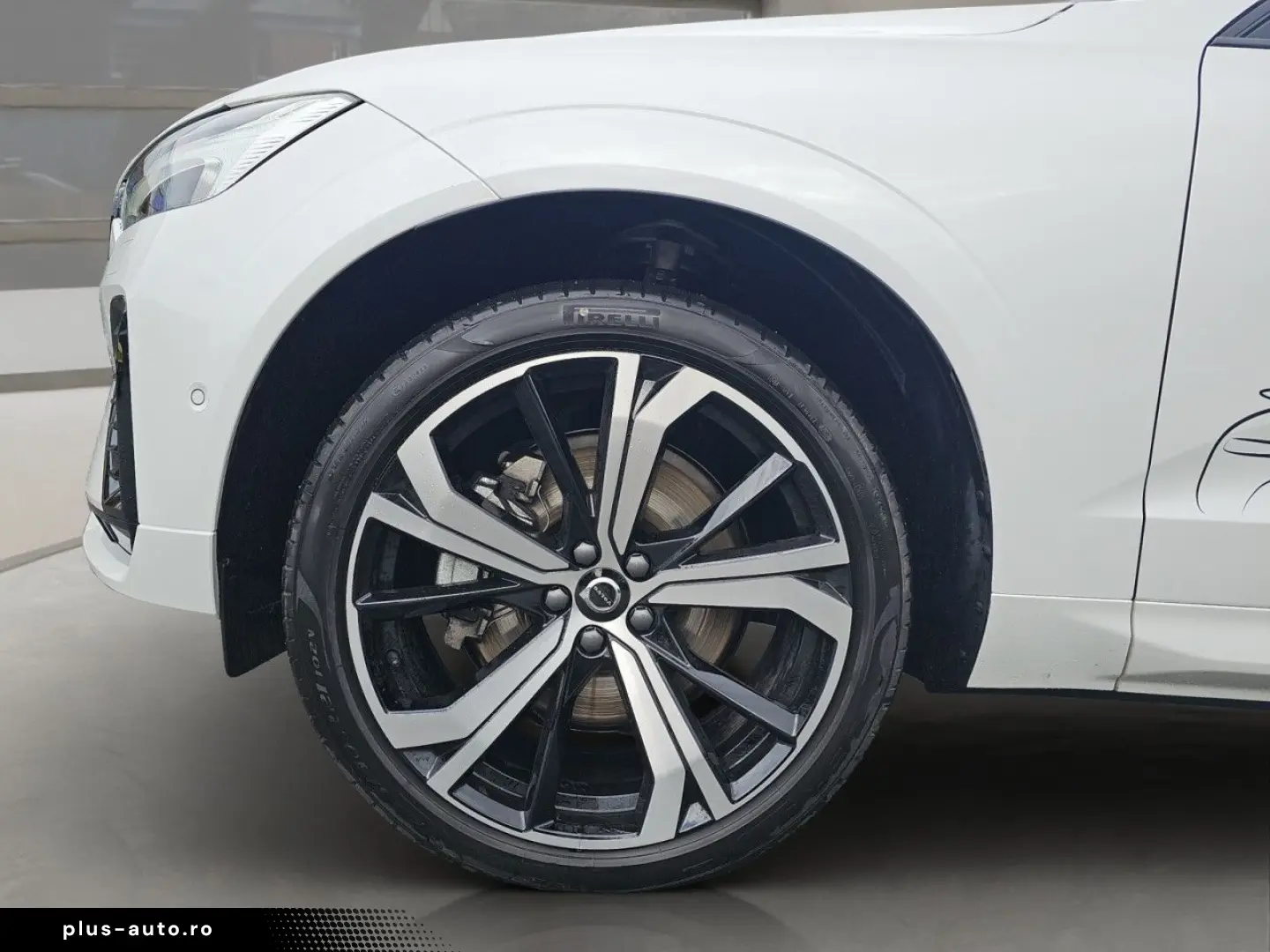 VOLVO XC60 B5 AWD Plus Dark LUFT PANO HUD LM21 360