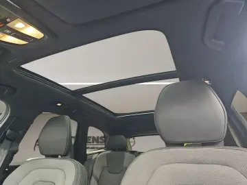 VOLVO XC60 B5 AWD Plus Dark LUFT PANO HUD LM21 360