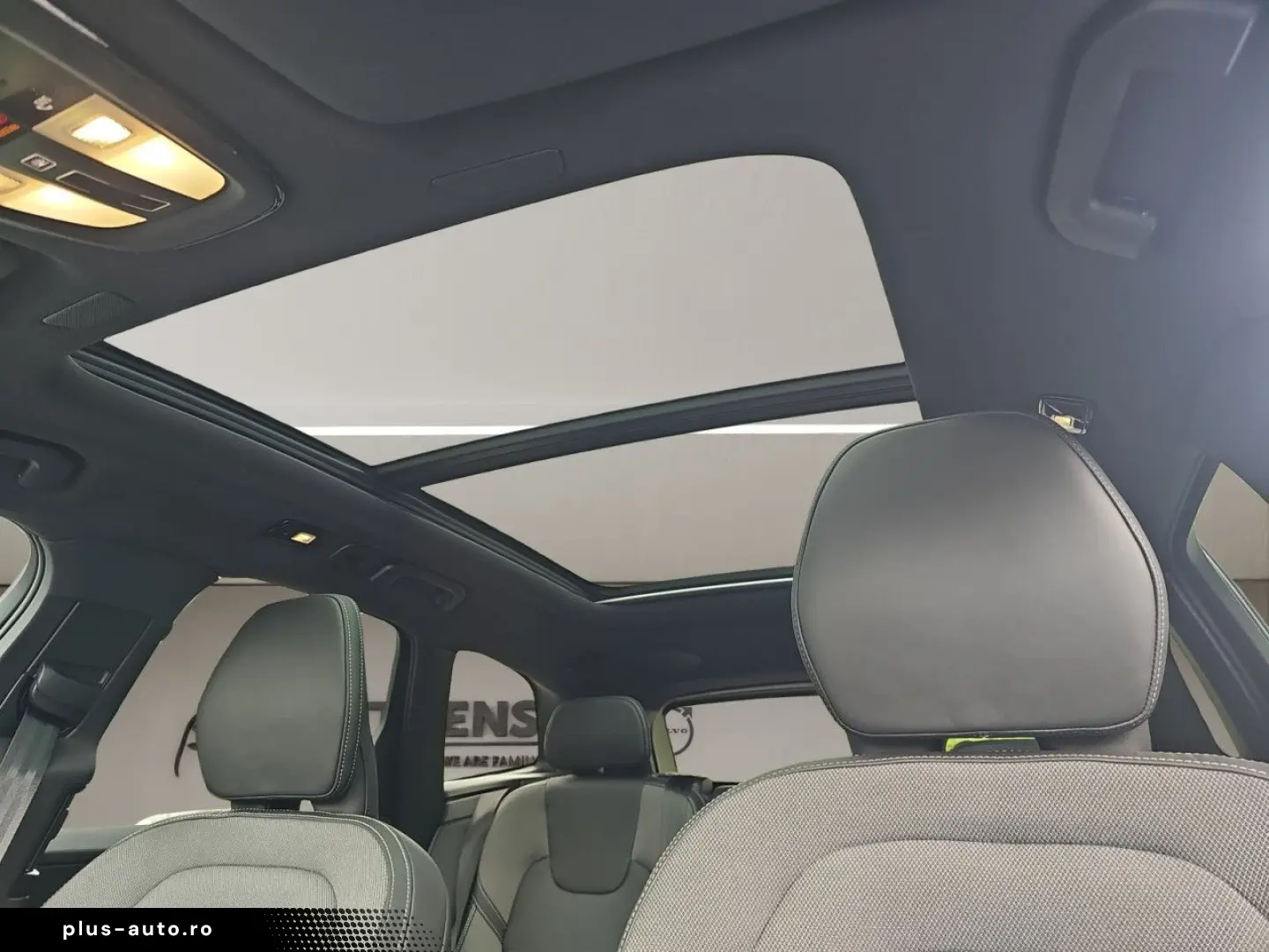 VOLVO XC60 B5 AWD Plus Dark LUFT PANO HUD LM21 360