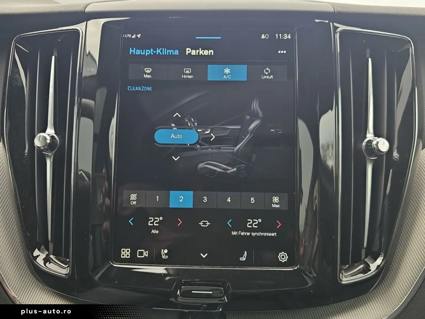 VOLVO XC60 B5 AWD Plus Dark LUFT PANO HUD LM21 360
