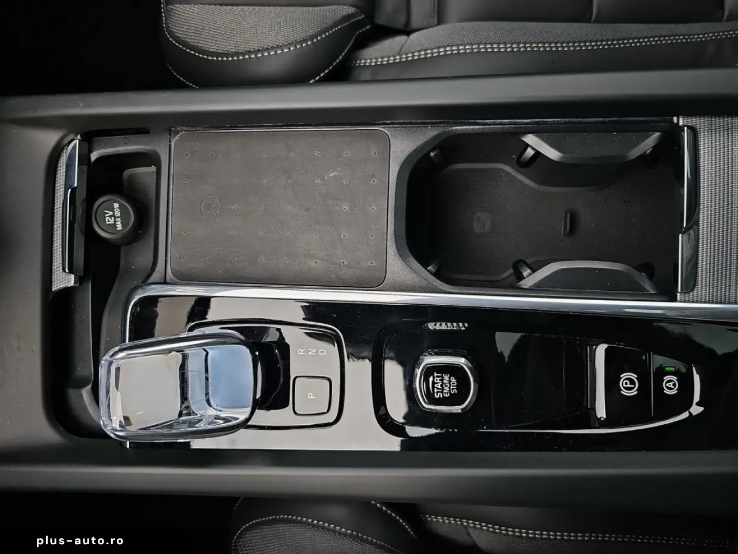 VOLVO XC60 B5 AWD Plus Dark LUFT PANO HUD LM21 360