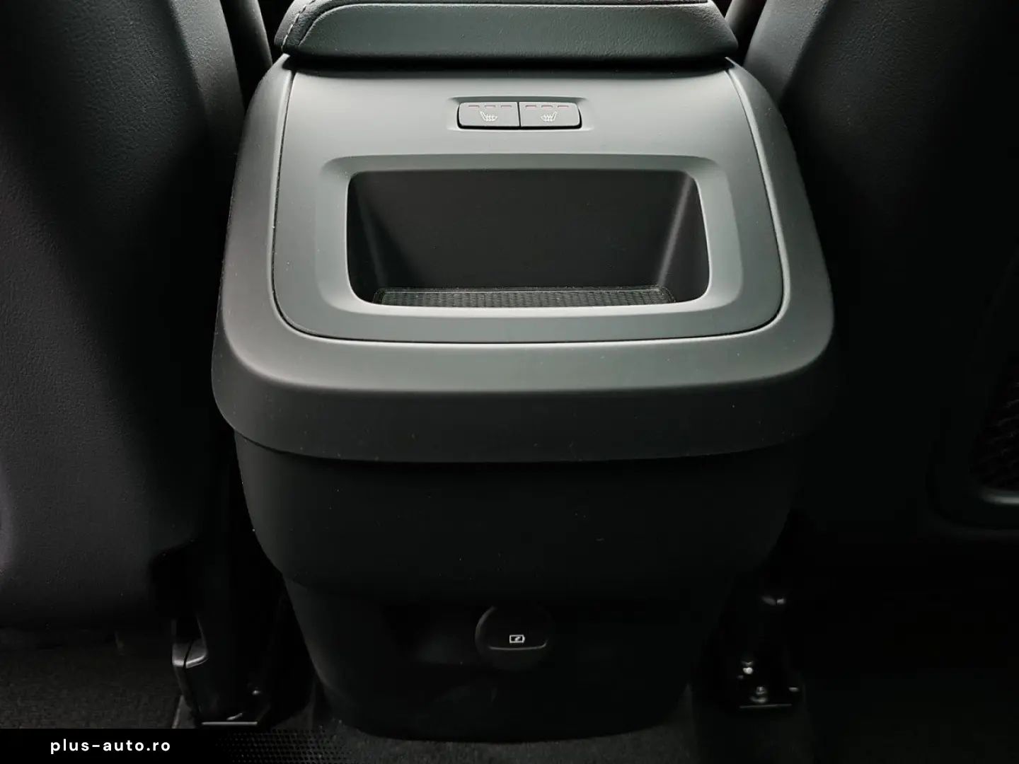 VOLVO XC60 B5 AWD Plus Dark LUFT PANO HUD LM21 360