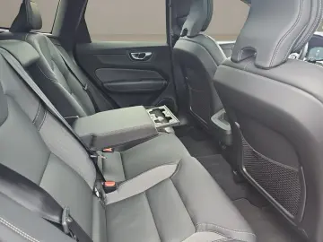 VOLVO XC60 B5 AWD Plus Dark LUFT PANO HUD LM21 360