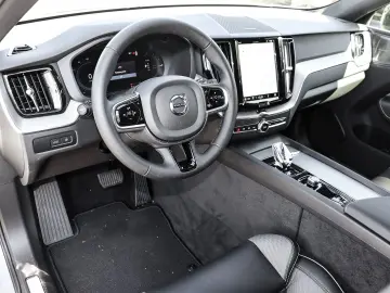 VOLVO XC60 Plus Dark Recharge Plug-In Hybrid AWD T8 Tw