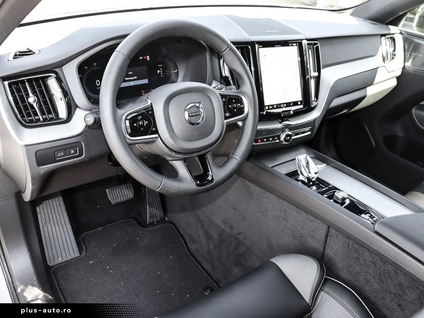 VOLVO XC60 Plus Dark Recharge Plug-In Hybrid AWD T8 Tw