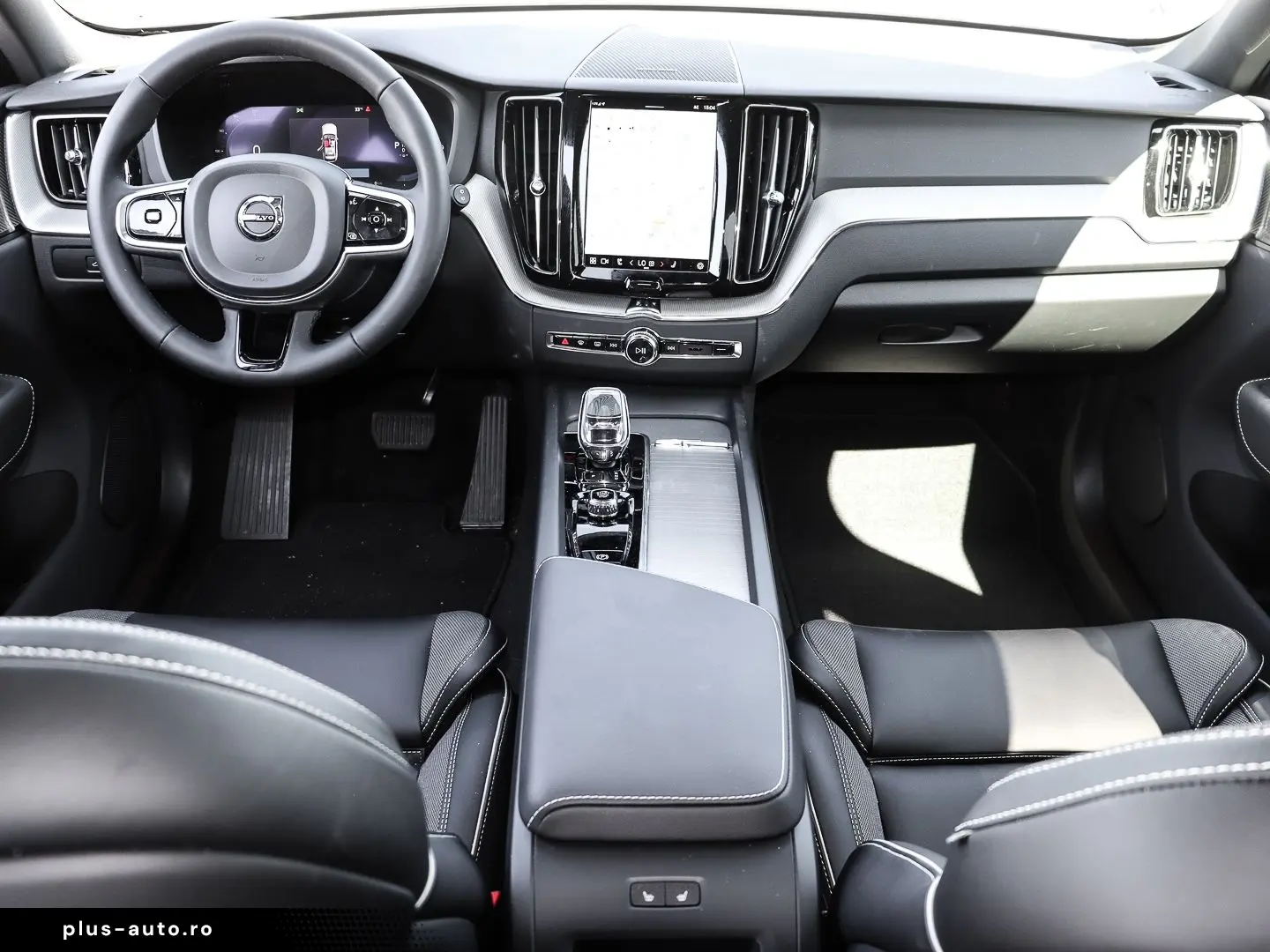 VOLVO XC60 Plus Dark Recharge Plug-In Hybrid AWD T8 Tw
