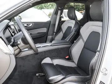 VOLVO XC60 Plus Dark Recharge Plug-In Hybrid AWD T8 Tw