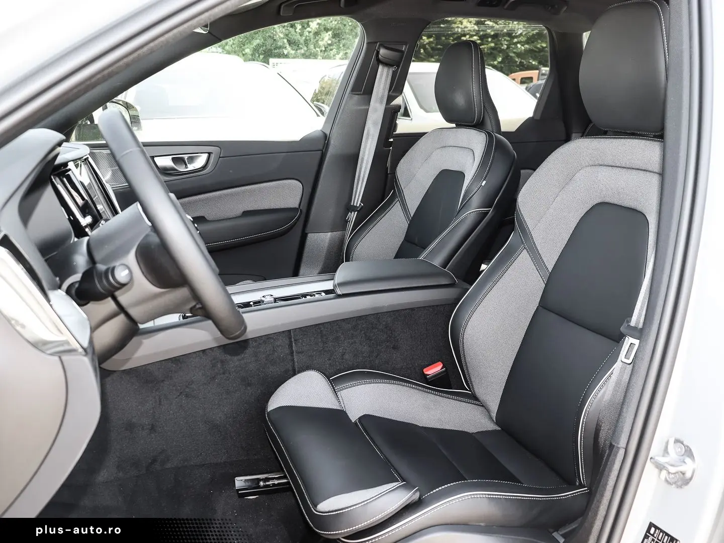 VOLVO XC60 Plus Dark Recharge Plug-In Hybrid AWD T8 Tw