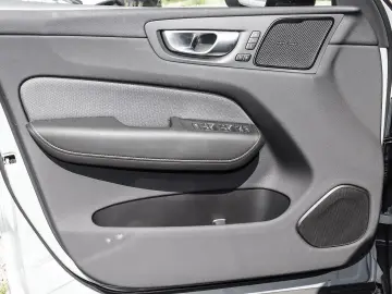 VOLVO XC60 Plus Dark Recharge Plug-In Hybrid AWD T8 Tw