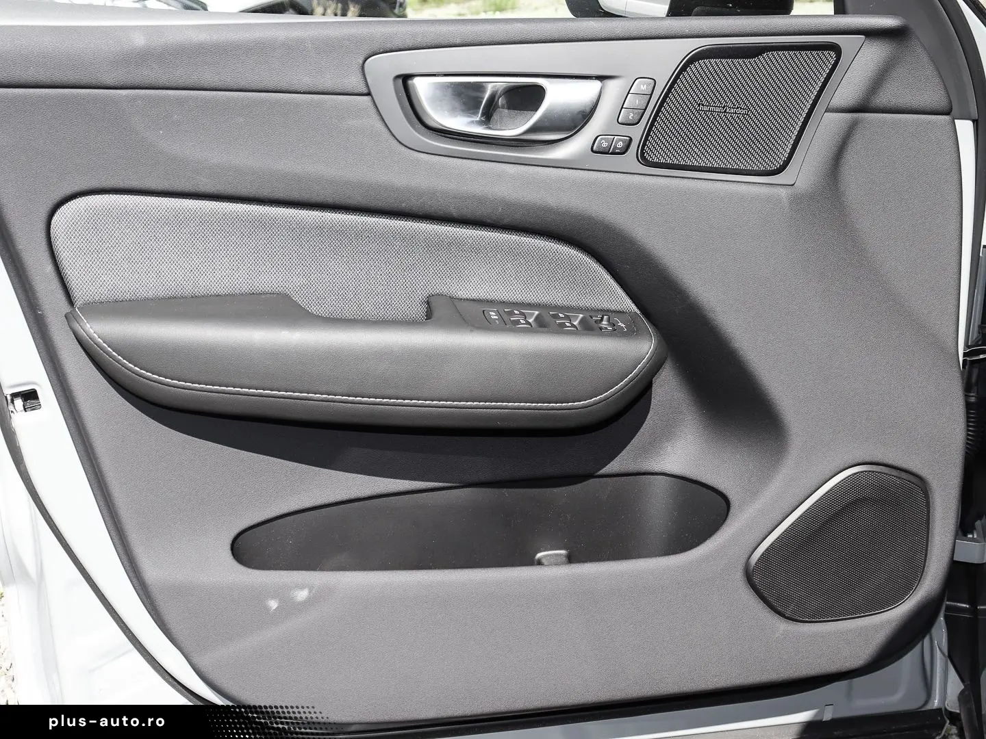 VOLVO XC60 Plus Dark Recharge Plug-In Hybrid AWD T8 Tw