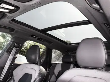 VOLVO XC60 Plus Dark Recharge Plug-In Hybrid AWD T8 Tw