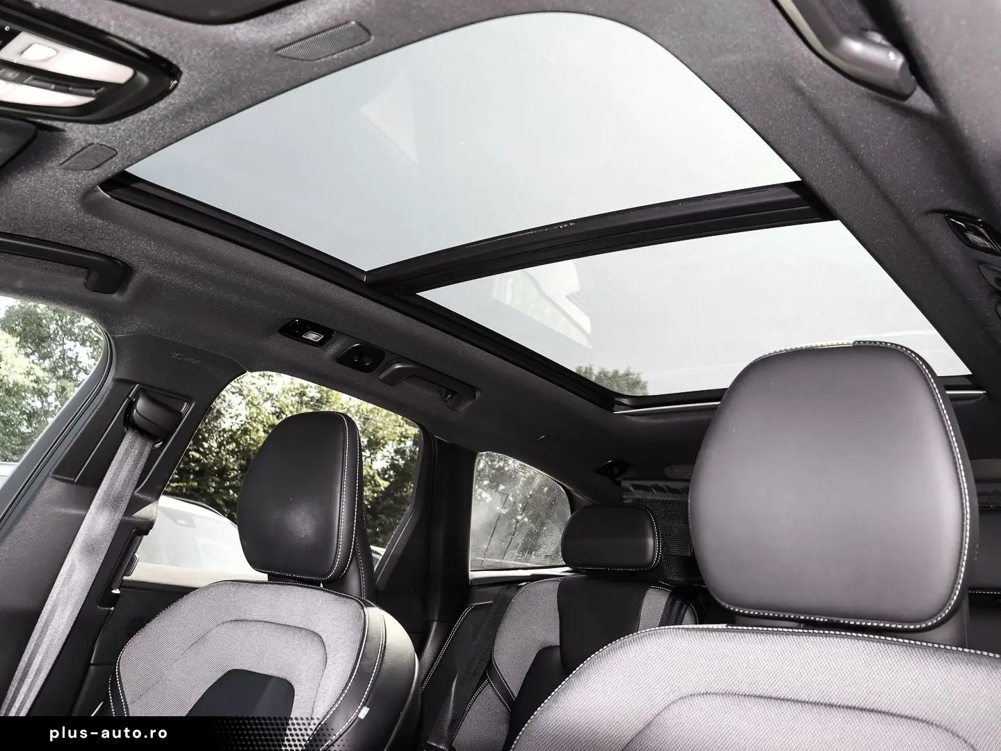 VOLVO XC60 Plus Dark Recharge Plug-In Hybrid AWD T8 Tw
