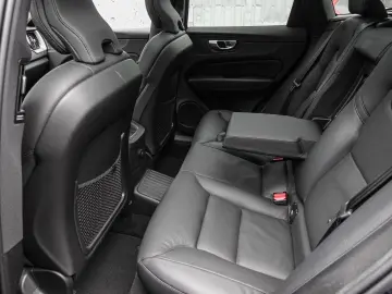 VOLVO XC60 Plus Dark Recharge Plug-In Hybrid AWD T6 Tw