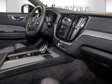 VOLVO XC60 T6 Twin Engine AWD Plus Black Edition-Navi