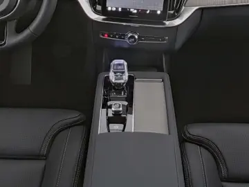 VOLVO XC90 FACELIFT Ultra Dark Recharge Plug-In Hybrid