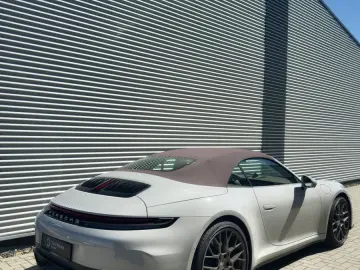 PORSCHE 911 Cabrio