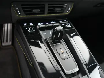 PORSCHE 992 Carrera GTS