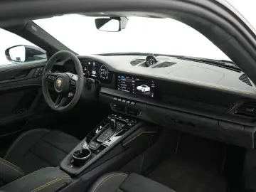 PORSCHE 992 Carrera GTS