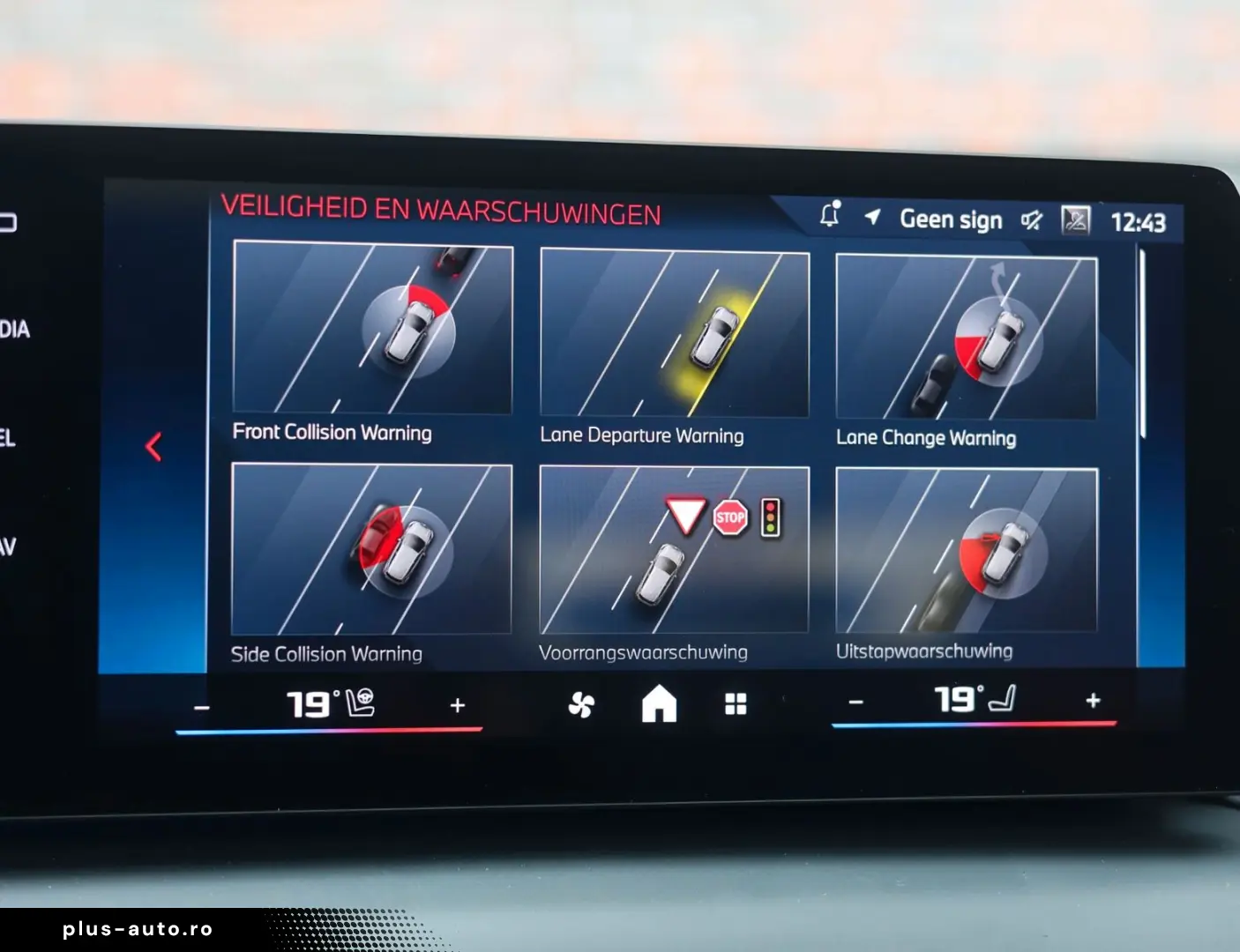 BMW M135i xDrive   M Performance - Pano