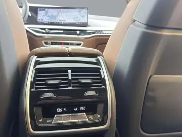 BMW X6 M Competition B&W SkyLounge HUD Massage