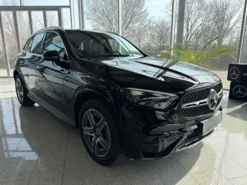 MERCEDES-BENZ GLC 200 4Matic AMG Premium Pano AHK KeylessGO