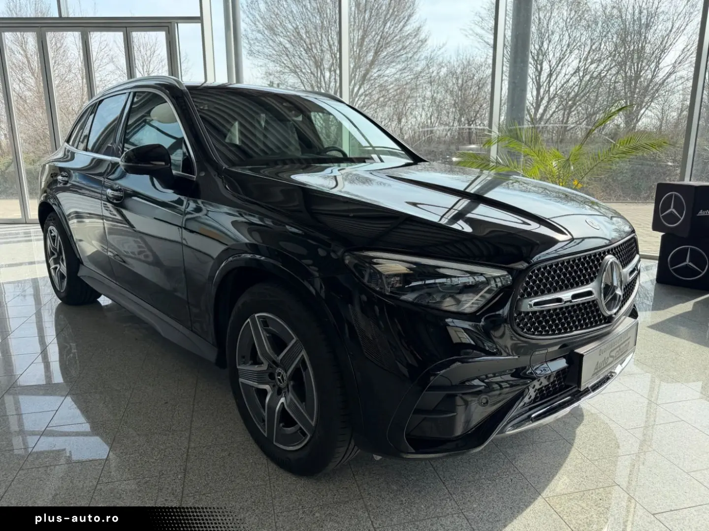 MERCEDES-BENZ GLC 200 4Matic AMG Premium Pano AHK KeylessGO