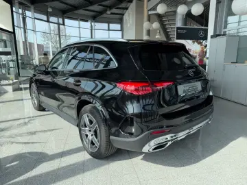 MERCEDES-BENZ GLC 200 4Matic AMG Premium Pano AHK KeylessGO